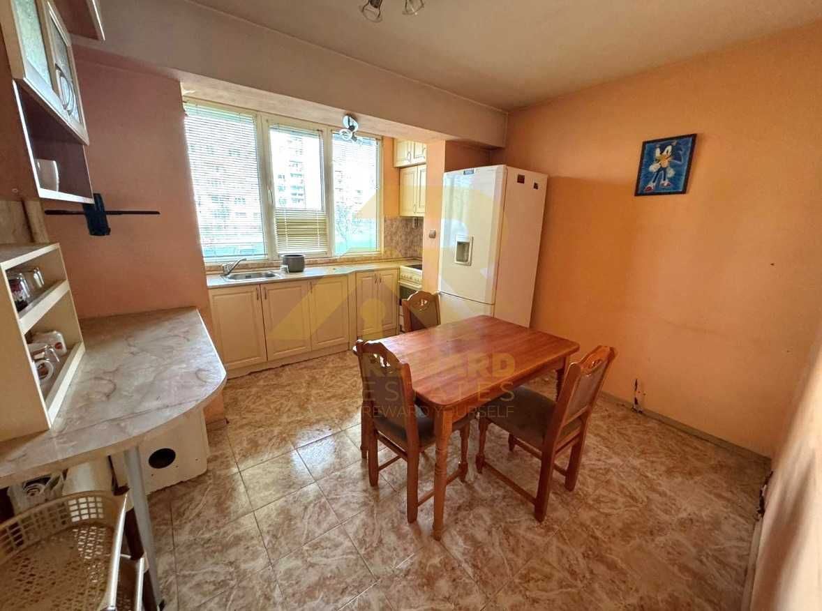 Продава се Тристаен апартамент в Перник, Изток - 90 кв.м за 1023 €/кв.м - Снимка #1