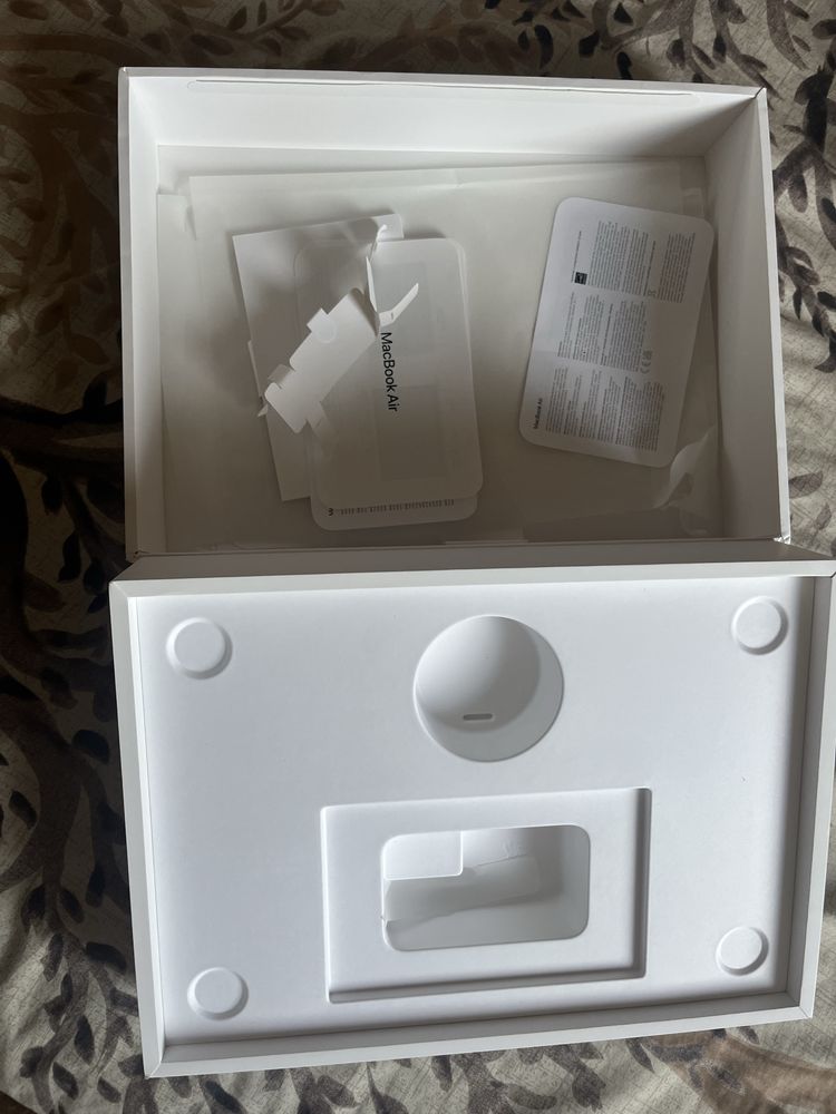 Продавам Macbook Air M3 чип чисто нов с гаранция