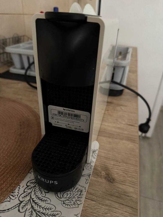 Espressor capsule NESPRESSO Essenza Mini