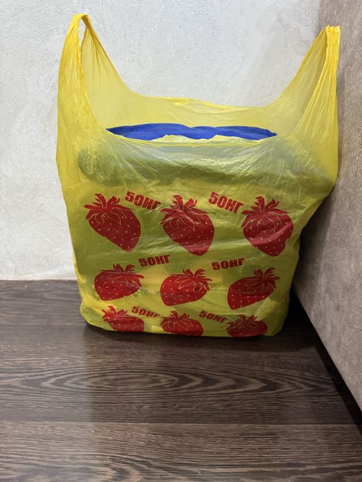 Отдам бесплатно вещи кому нужно