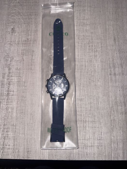 Стильные кварцевые часы, новые, не использовались