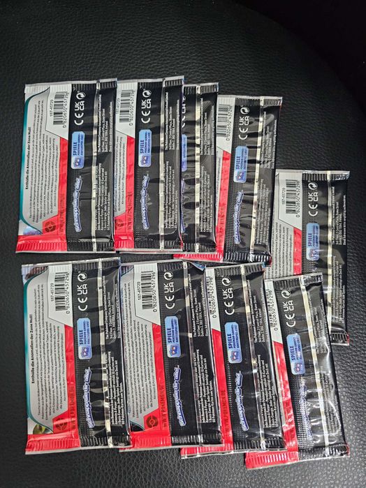 Покемон Бустери.