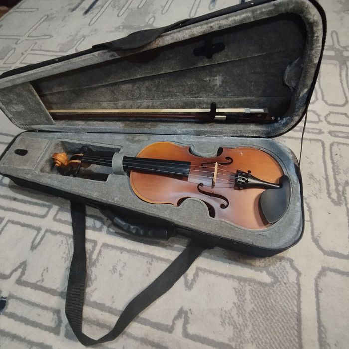 Скрипка 3/4 в отличном состоянии