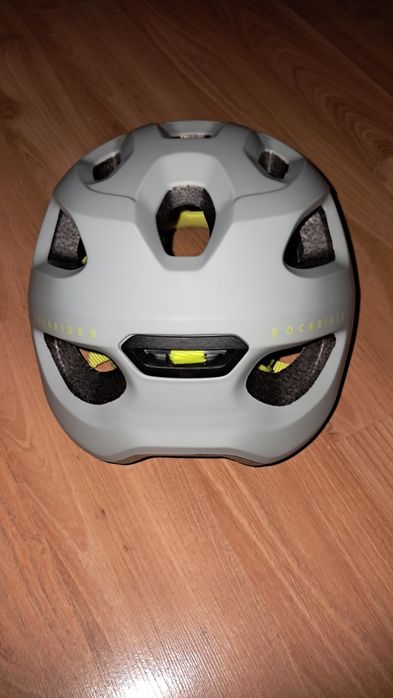 Vând casca nou nouta