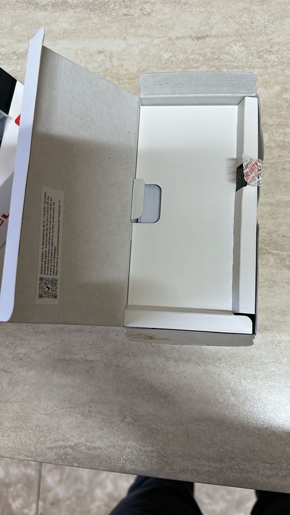 Telefon mobil TCL 501