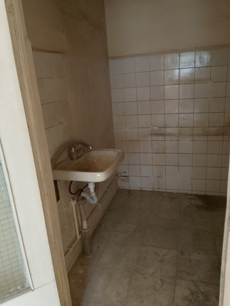 Таможня 80м²-40м² ремонт сделаем на ваш вкус 1этаж 3комнаты Юр адрес