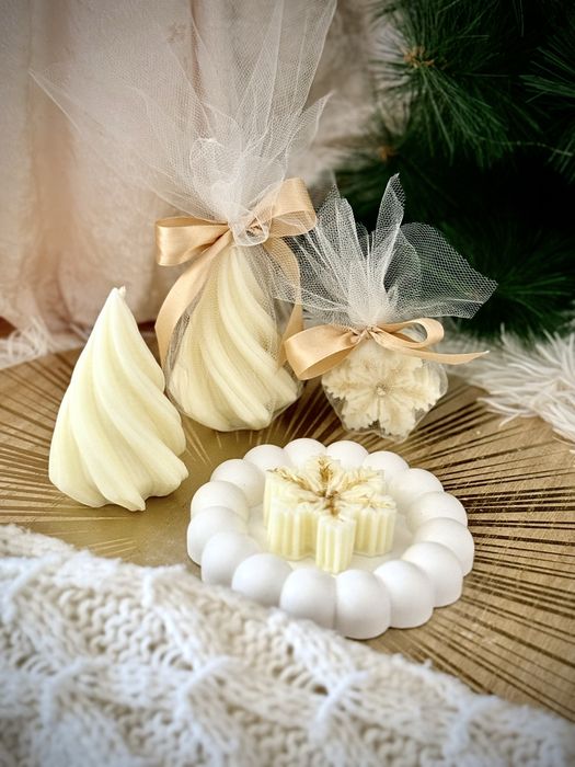 Коледни свещи от соев восък с аромат.Ароматна играчка. Коледен букет.