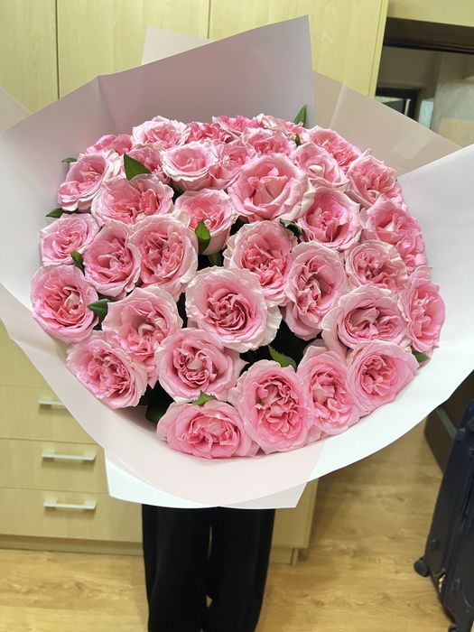 Цветы свежие роза 35 штук одам дешова напишите ватсап отправлю видео