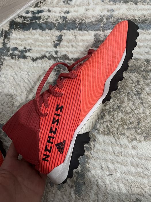 Adidas - Nemeziz 41. Original.