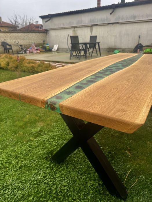 Трапезна маса от Епоксидна Смола.