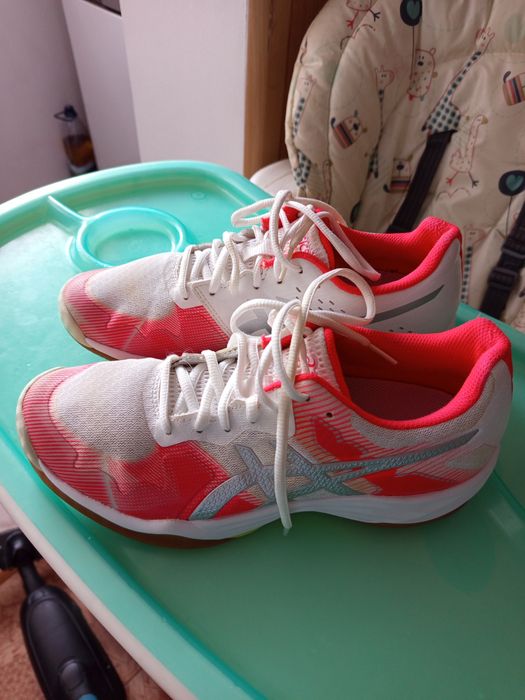 Vând adidași Asics 39.5