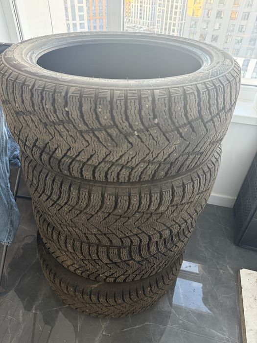 Зимние шины  235/45/18