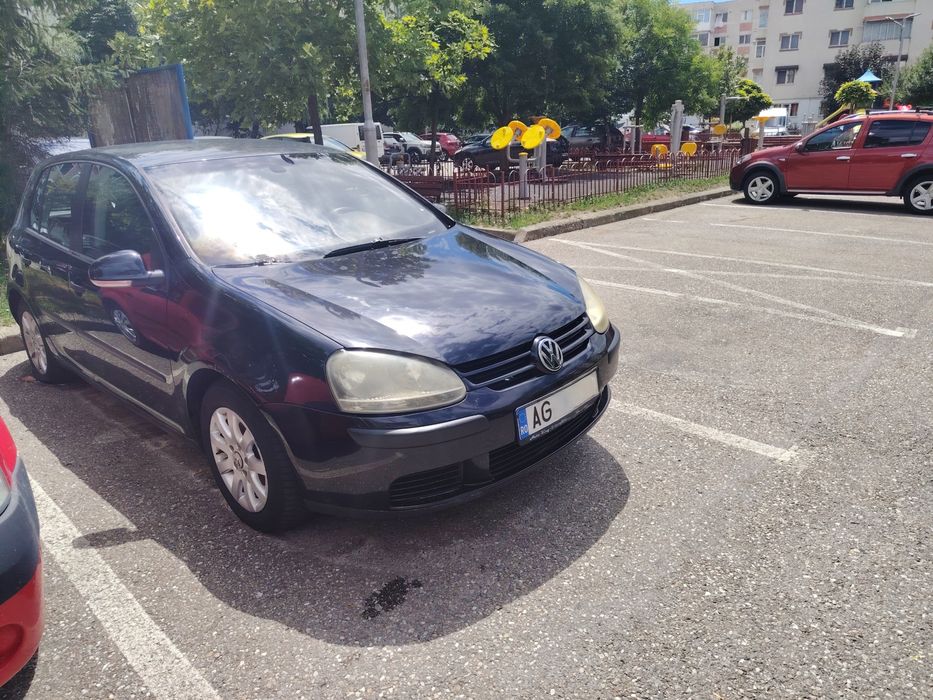 Vând Golf 5 pentru piese