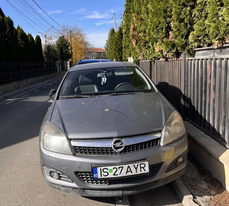 Opel Astra GTC gri