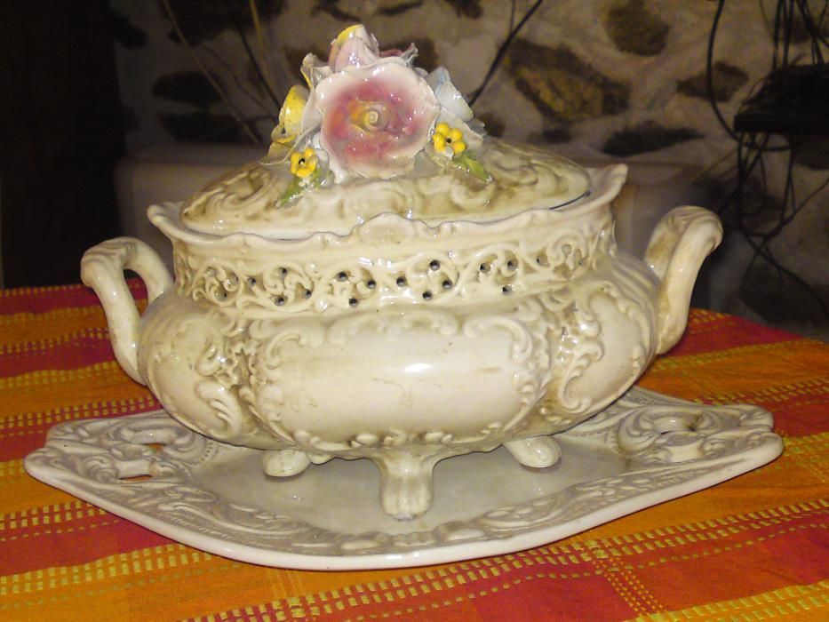 Продавам Италиански порцеланов супник Capodimonte