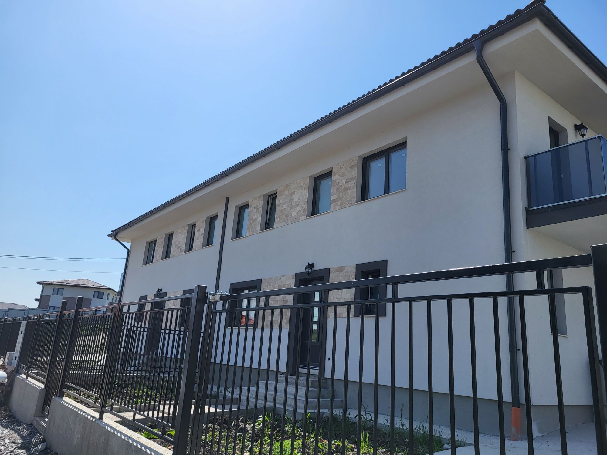 Casă duplex la ASFALT  120mp 250mp curte 17mp terase/balcoane 2 locuri