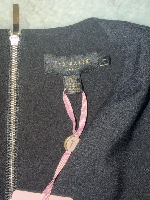 Рокля Ted Baker черна с цветя