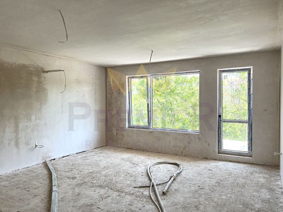 Продава се Тристаен апартамент в Варна, Централна поща - 127 кв.м за 1969 €/кв.м - Снимка #1