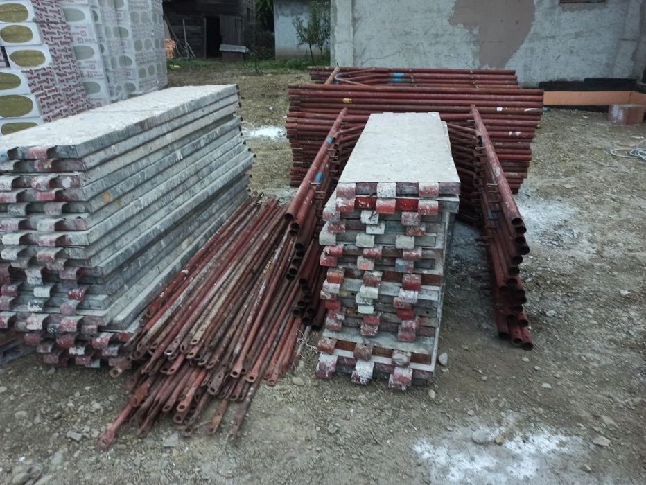 Schela metalică de inchiriat