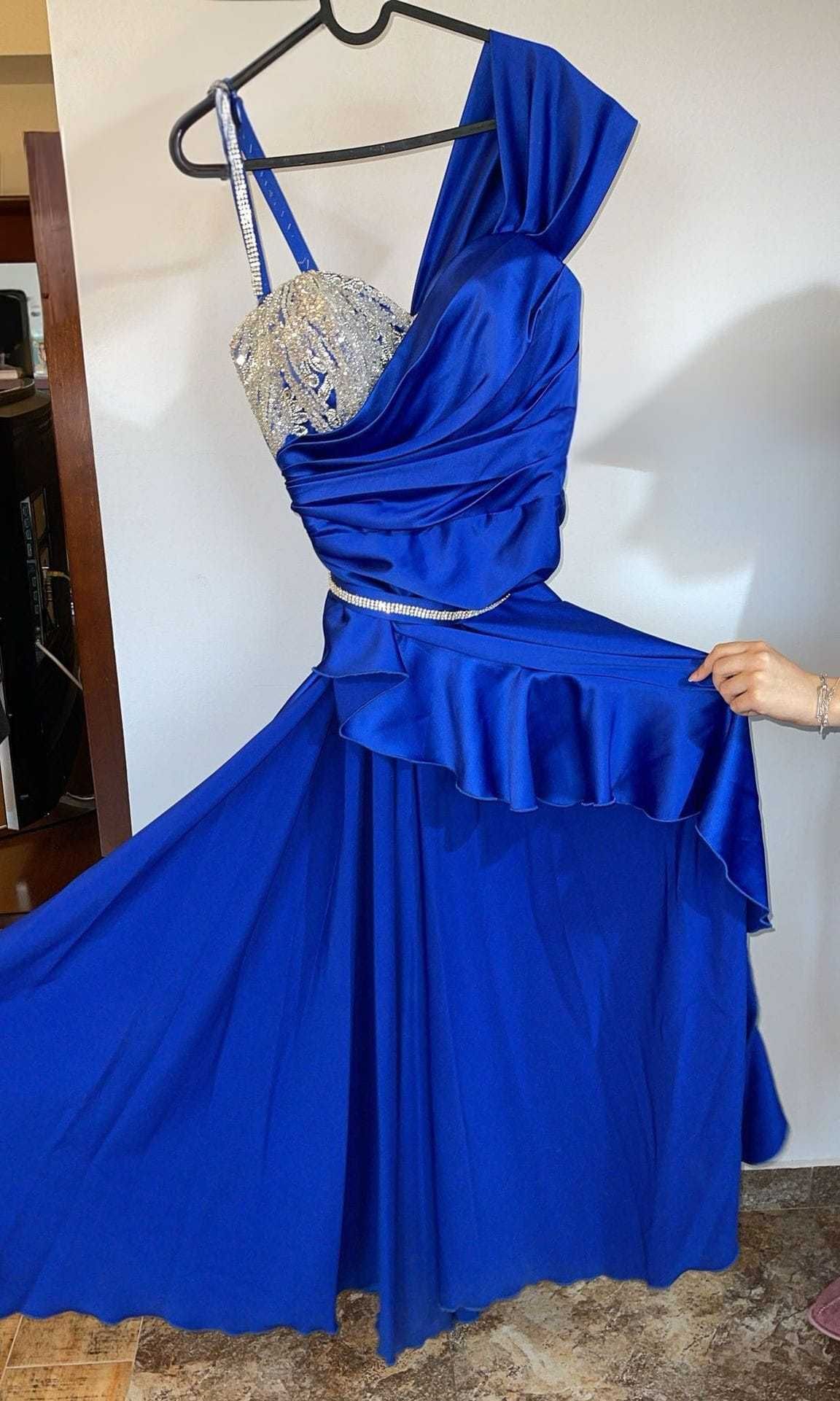 Rochie de banchet albastră cu curea în talie