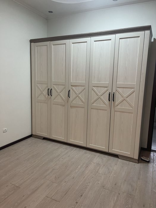 Шкаф распашной для одежды