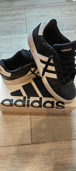 Маратонки адидас