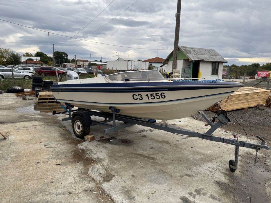 Моторна лодка picton