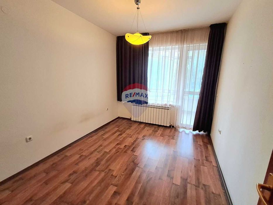 Тристаен апартамент-кв. Бриз, гр. Варна
