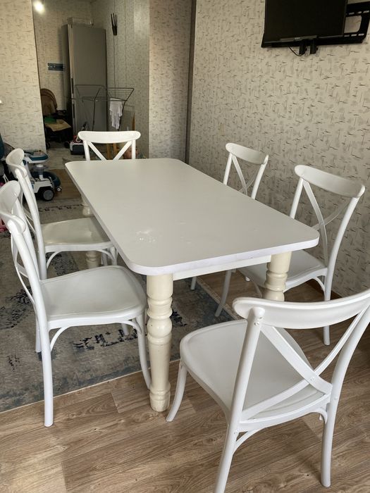 Кухонный стол со стульями