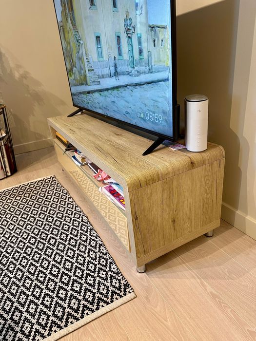 Продавам шкаф за телевизор