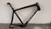 Cabru carbon cursiera de colectie fisurat