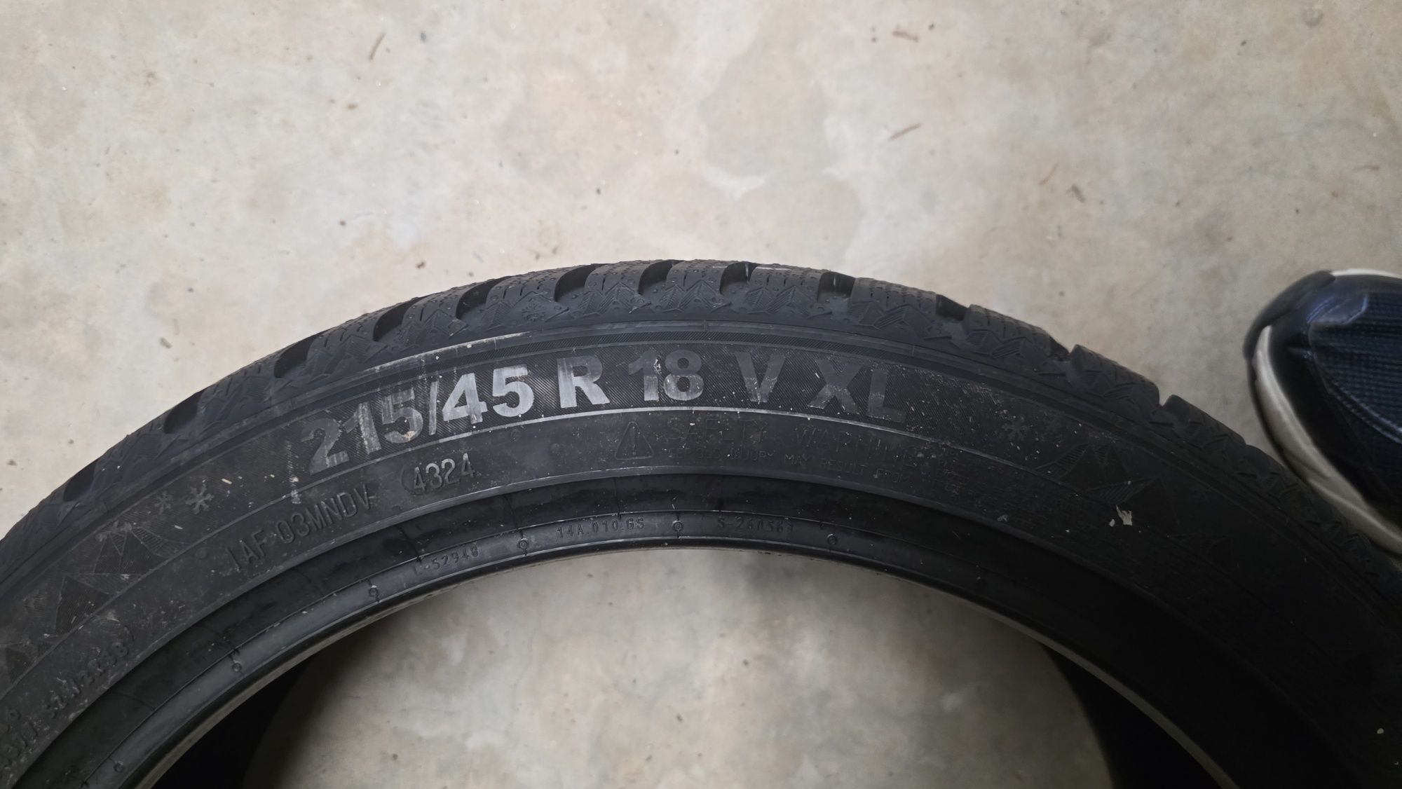 Зимни 215/45 18 Semperit
