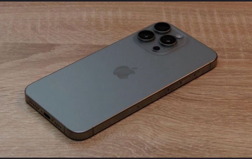 Vând Iphone 15 Pro in stare f bună