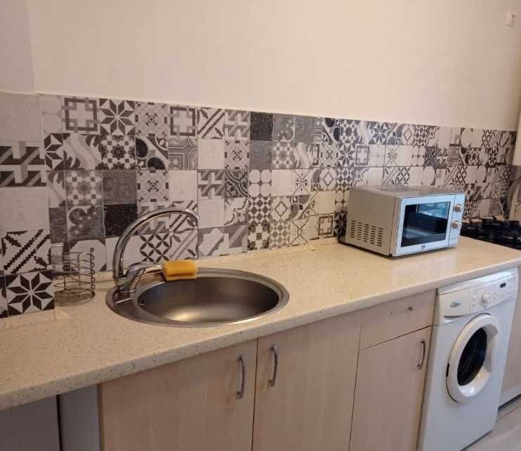 Дава се под наем Тристаен апартамент в Бургас, Лазур - 95 кв.м за 372.3 € - Снимка #1