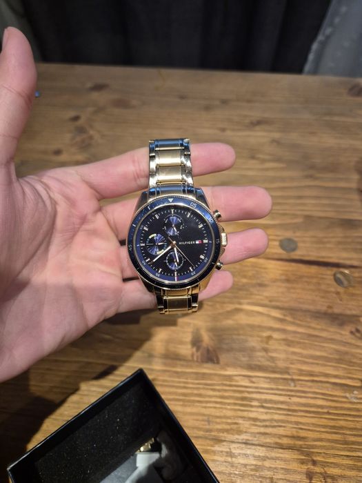 Часовник на Tommy Hilfiger