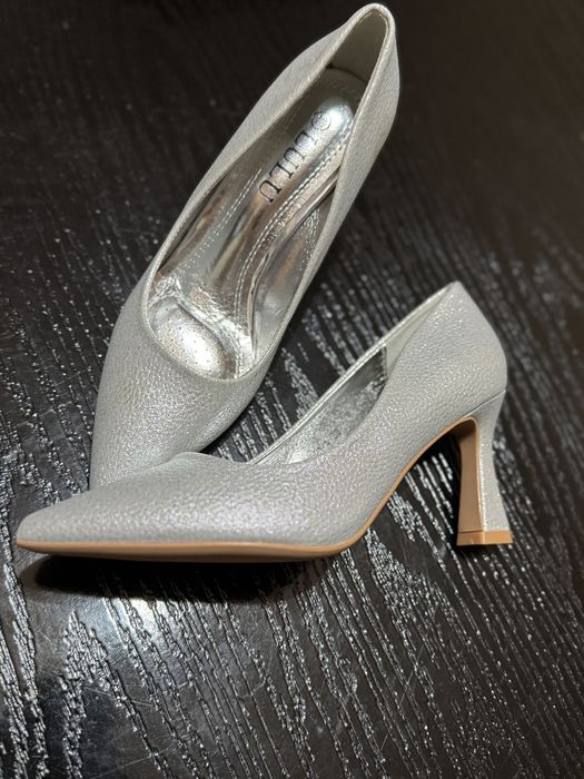 Pantofi cu toc argintii