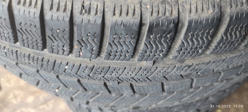 Продам хорошую зимнюю резину