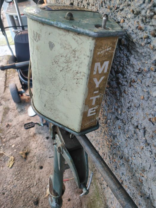 двигател за лодка 12 волта работещ