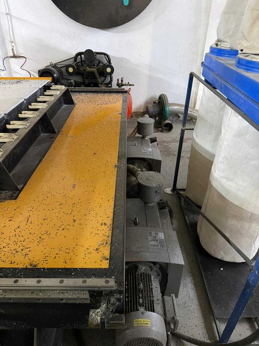 CNC router 4 axe , de mare precizie , masa de lucru 2m x 3m