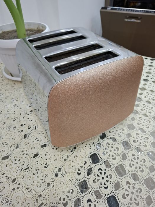 Продавам голям тостер