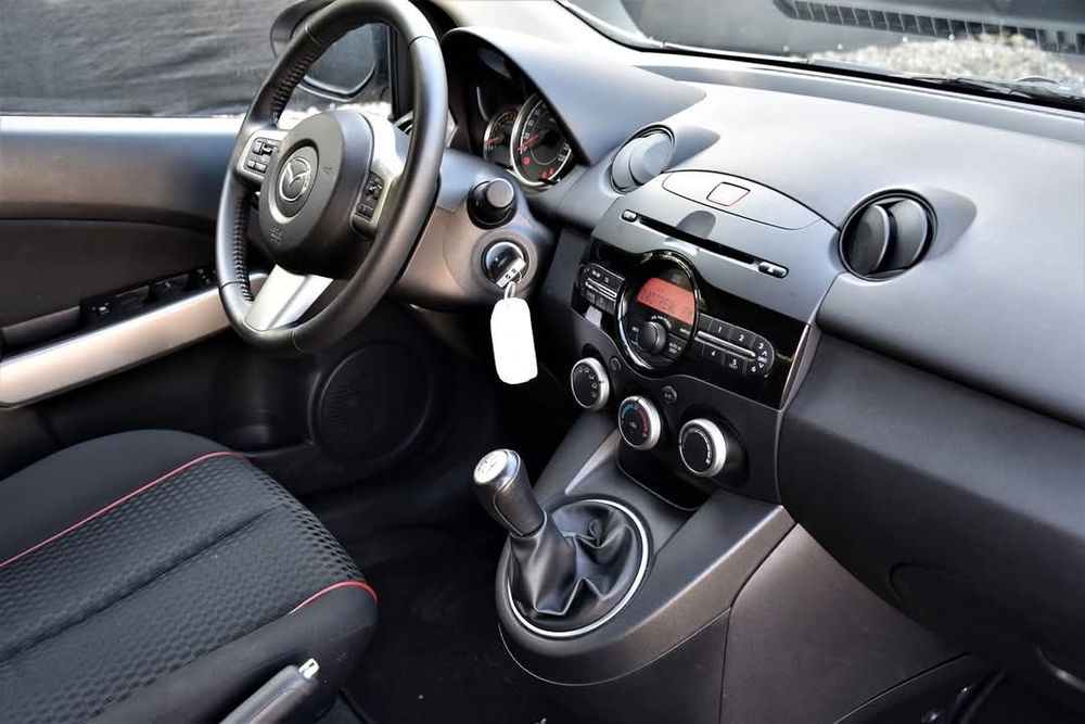 Vând Mazda 2-Sport Line/1,5 l - 102 CP/Euro 5/benzina