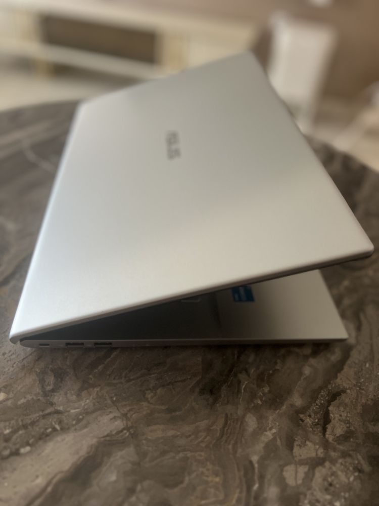 Счупена Монитора!!!Asus   Vivabook  notebook Лаптоп
