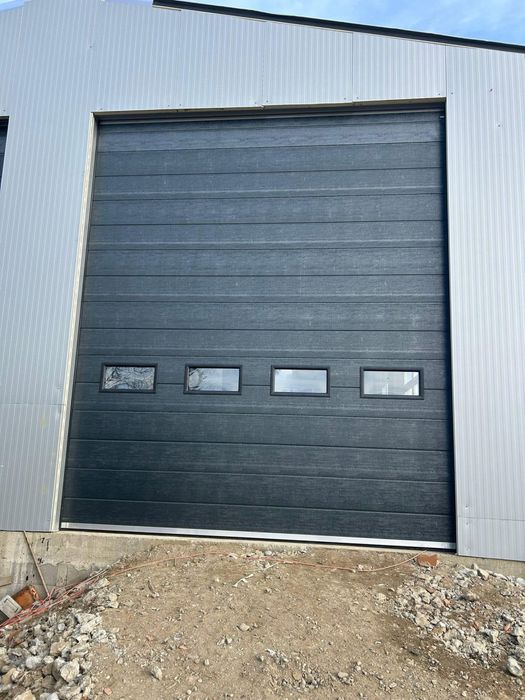 Distribuim la cel mai bun pret usi de garaj-TRANSPORT GRATUIT