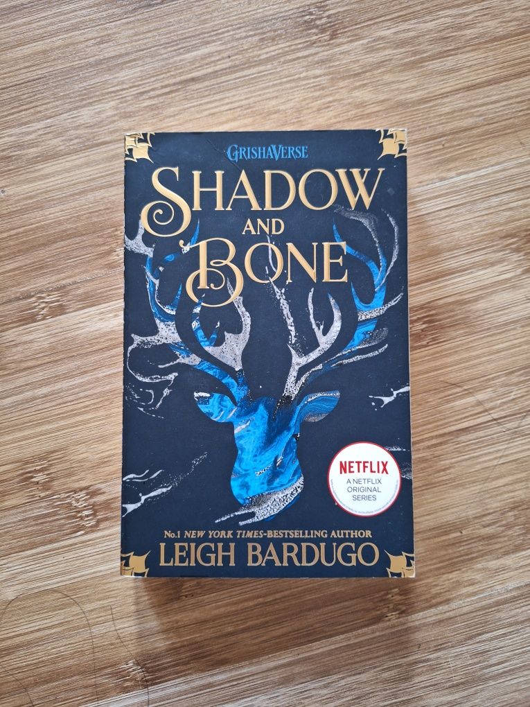 Carte limba engleza Shadow and Bone de Leigh Bardugo