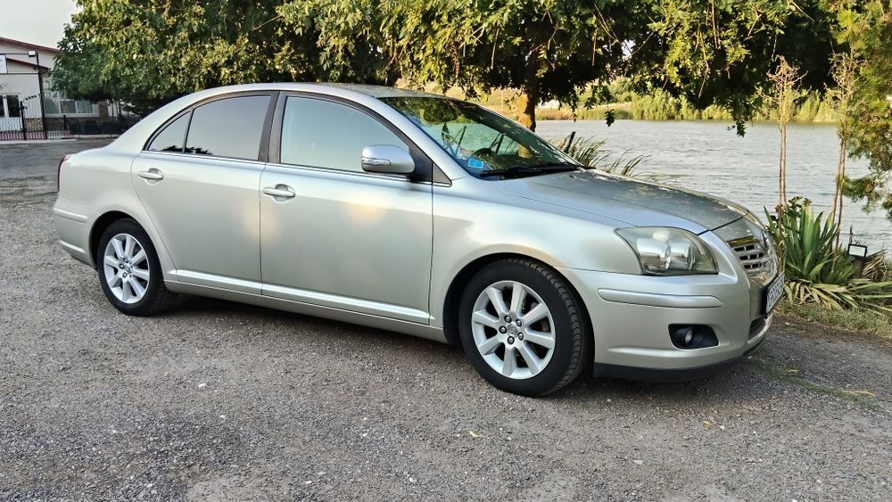 Vind Toyota avensis 1.8 +gpl