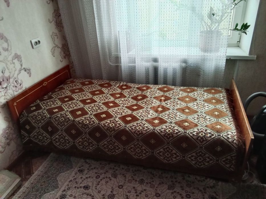 кровать односпальняя широкая