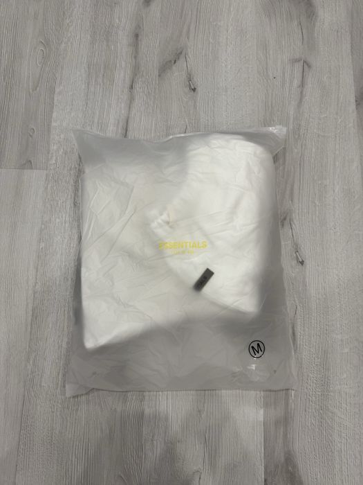 Essentials къси панталони