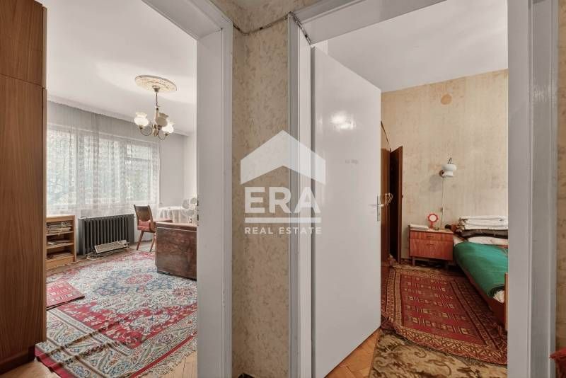 Четиристаен ексклузивен апартамент за продажба, с голяма изба и таванс