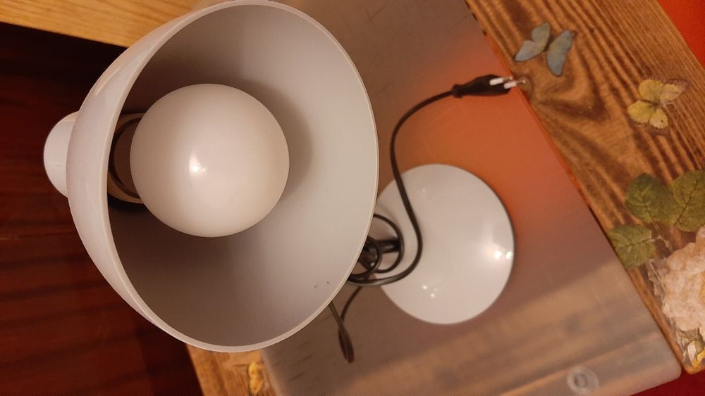 Настолна лампа