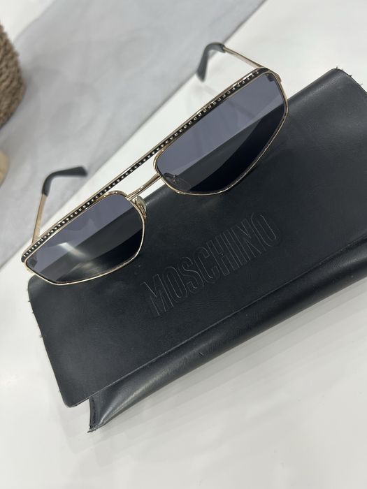 Продавам слънчеви очила Moschino